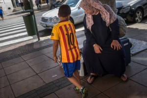Foto: Mujer siria y su hijo en Melilla.
